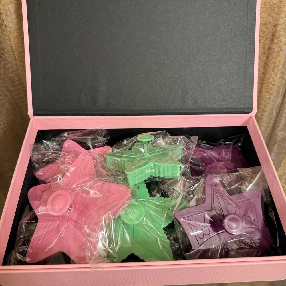 Limited Edition Jeffree Star Brand New Cookie Cutter Holiday Set Of 6 2020